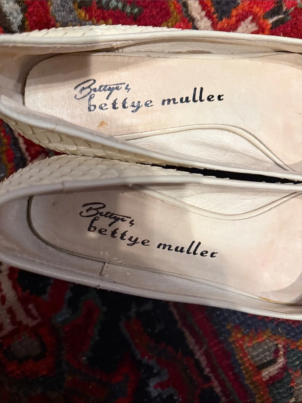 Bettye Muller Cream Scale-Textured Leather Block Heels 7.5